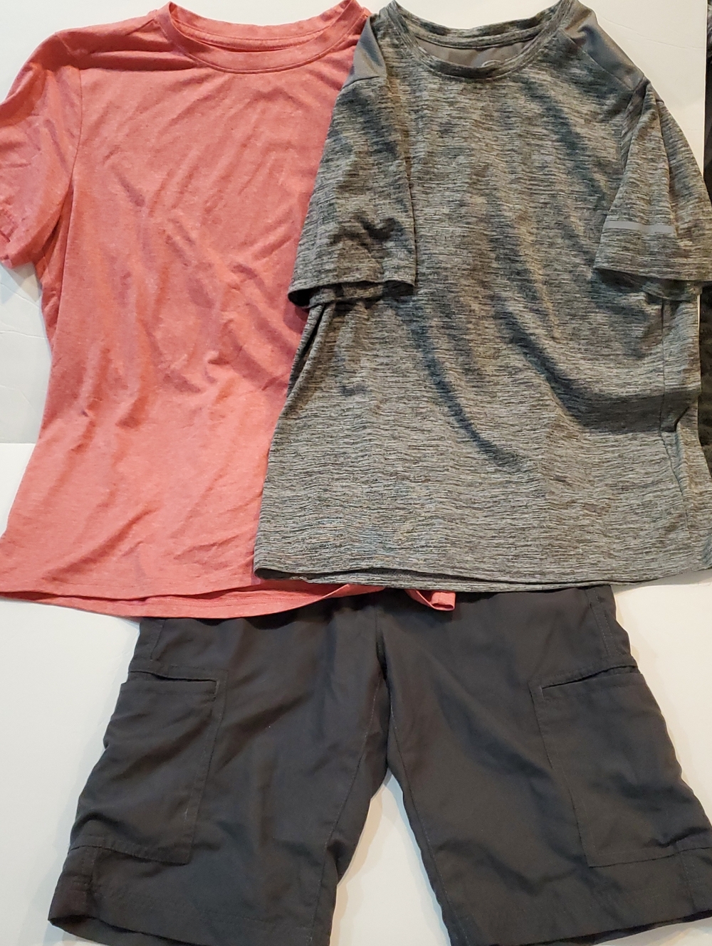 Boy's 14-16 Lot Shirts And Shorts Gray Red XL Youth